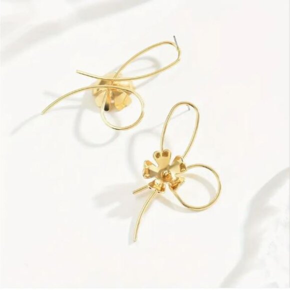 NEW Glynnis Golden Bow Knot Flower Graceful Statement Earrings - Picture 3 of 5